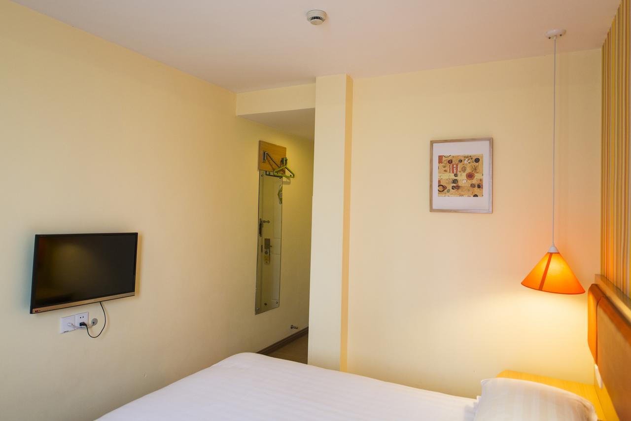 Home Inn Chengdu Kuanzhai Alley New City Square Extérieur photo